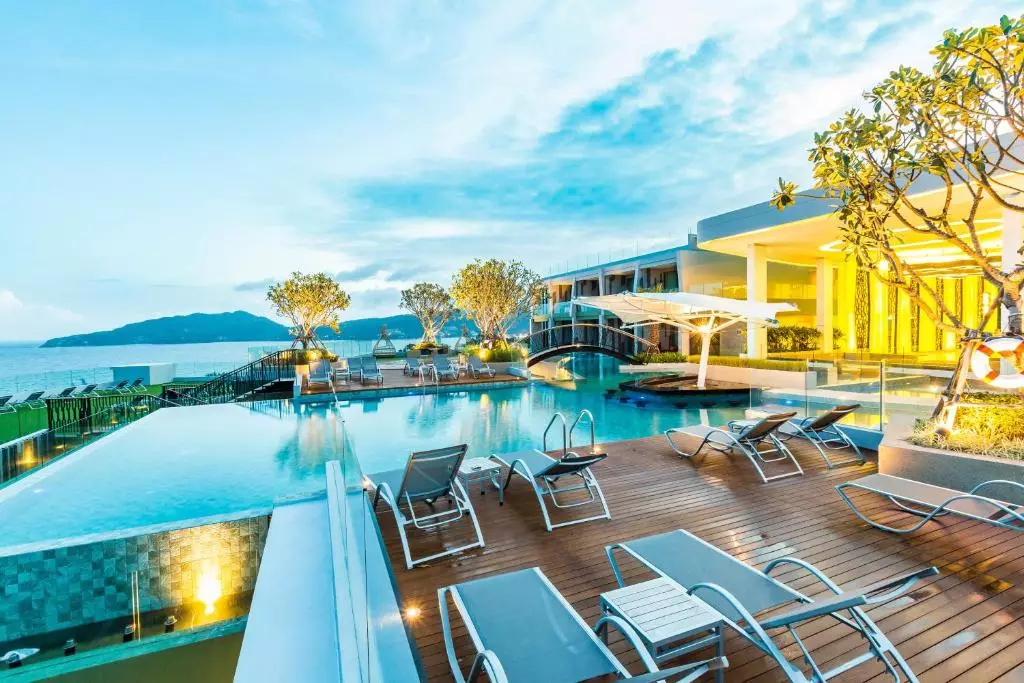 Crest Resort and Pool Villas